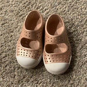 Native Juniper Toddler 6 Shimmer Shell Pink